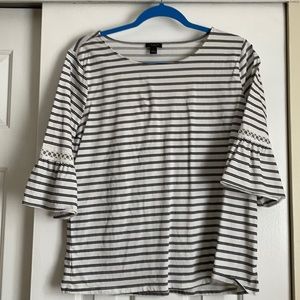 Ann Taylor Factoryblack and white bell sleeved top
